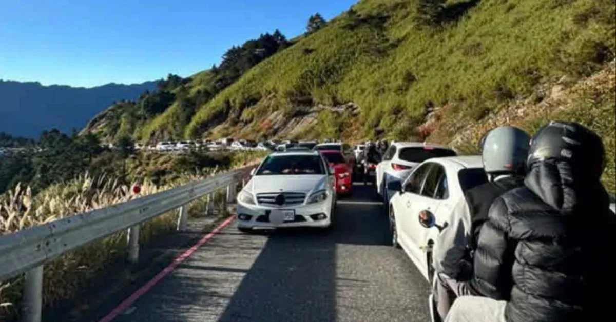 賓士武嶺違停卡死數百車，竟因已離開而免罰 cover
