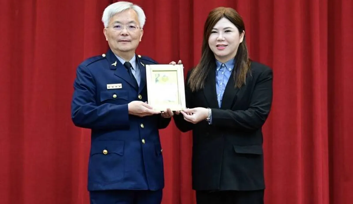 追查販毒集團救回少年 高雄兩女警獲獎肯定 cover