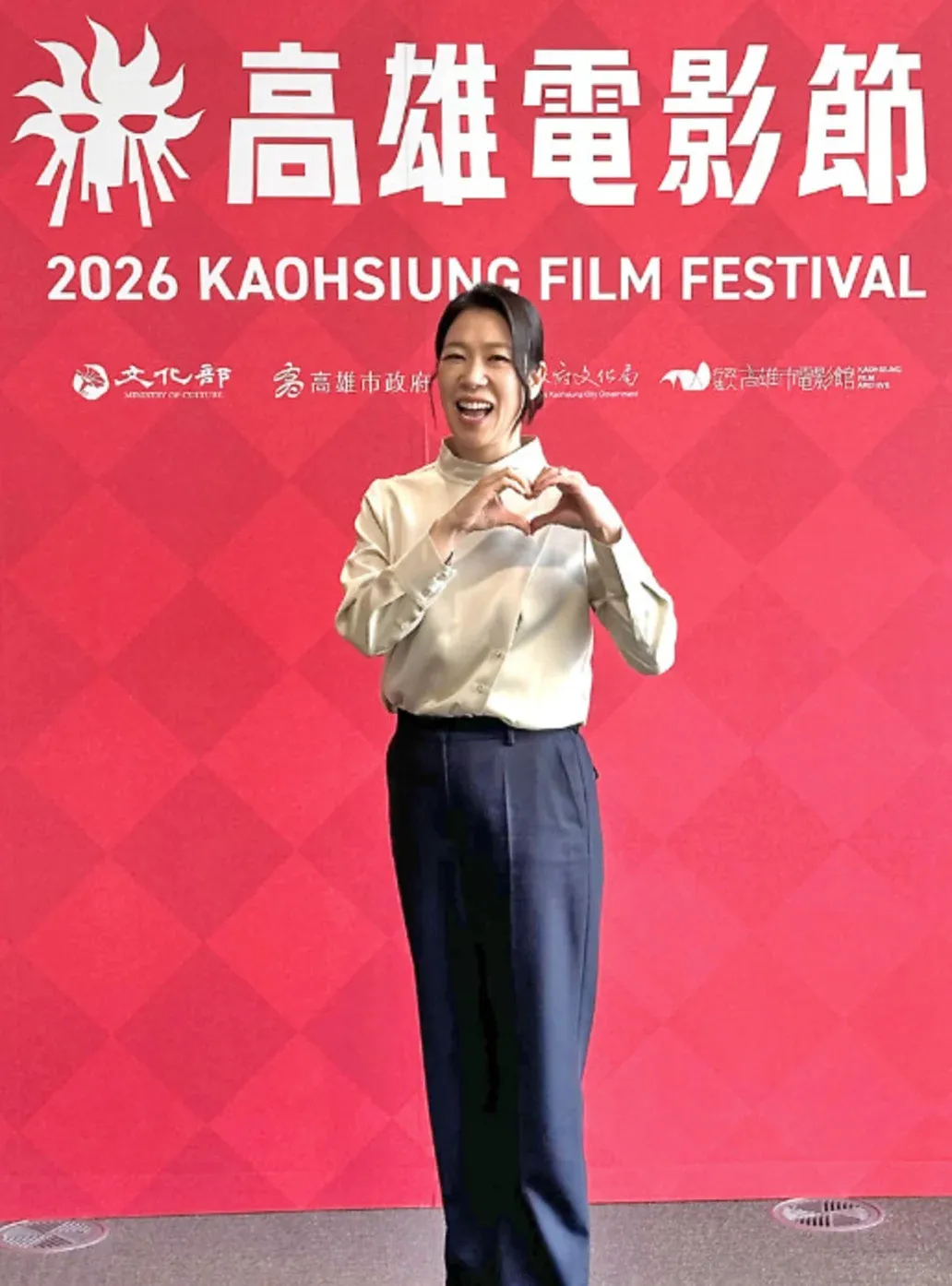 廉惠蘭攜新片現身高雄電影節 逛駁二讚新舊融合超帥 cover