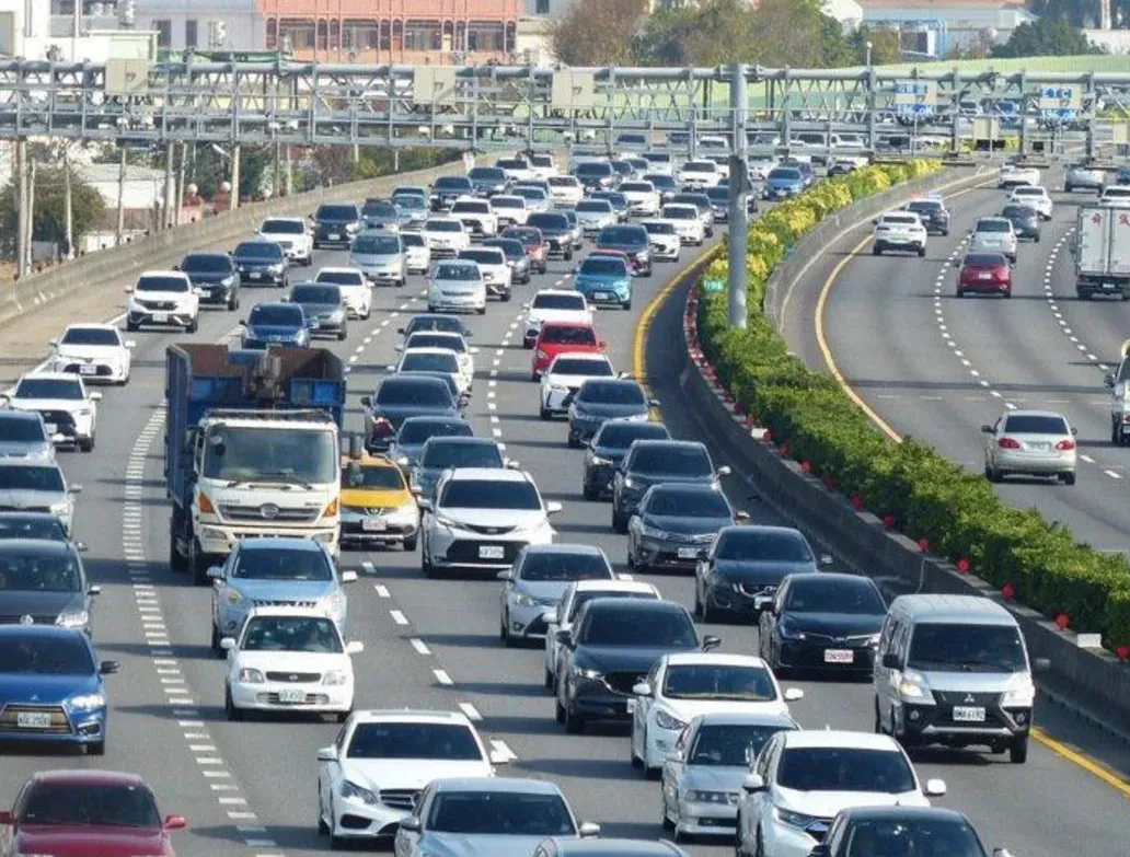 國慶連假最後一天 公路局點名六大地雷路段籲多搭大眾運輸 cover