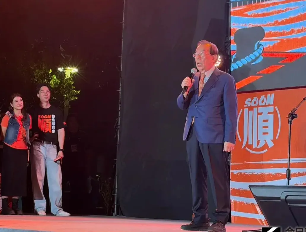 沈伯洋車掃啟動「台北大洋流」 謝長廷助陣吹陶笛 cover