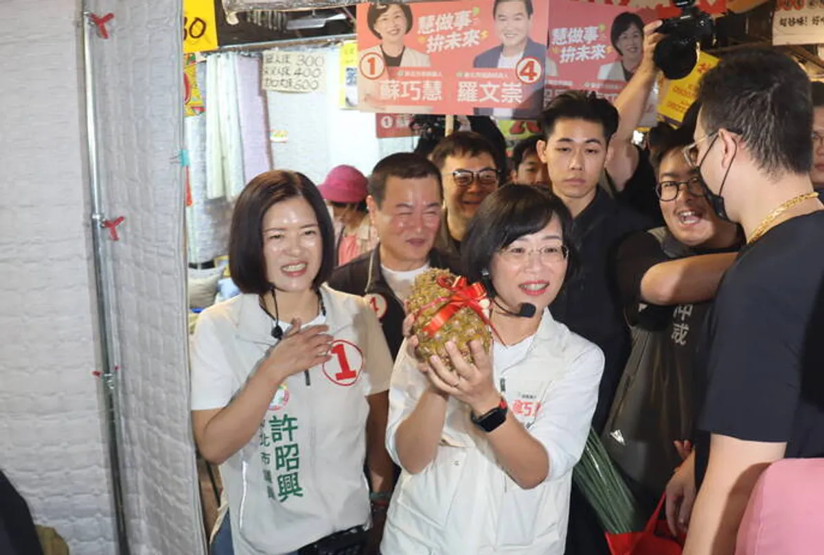 蘇巧慧永和市場掃街 提出都更與交通政見 cover