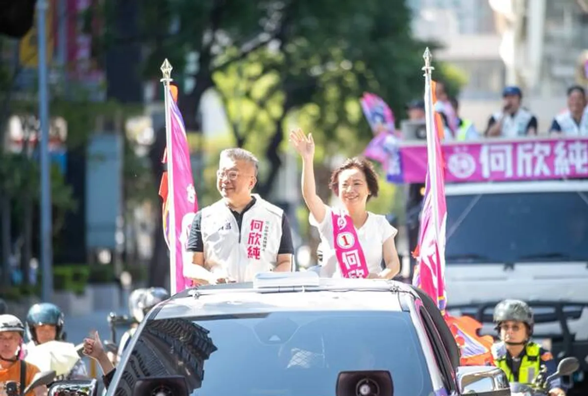 台中市長號次底定 何江首日車掃市場拜票 cover