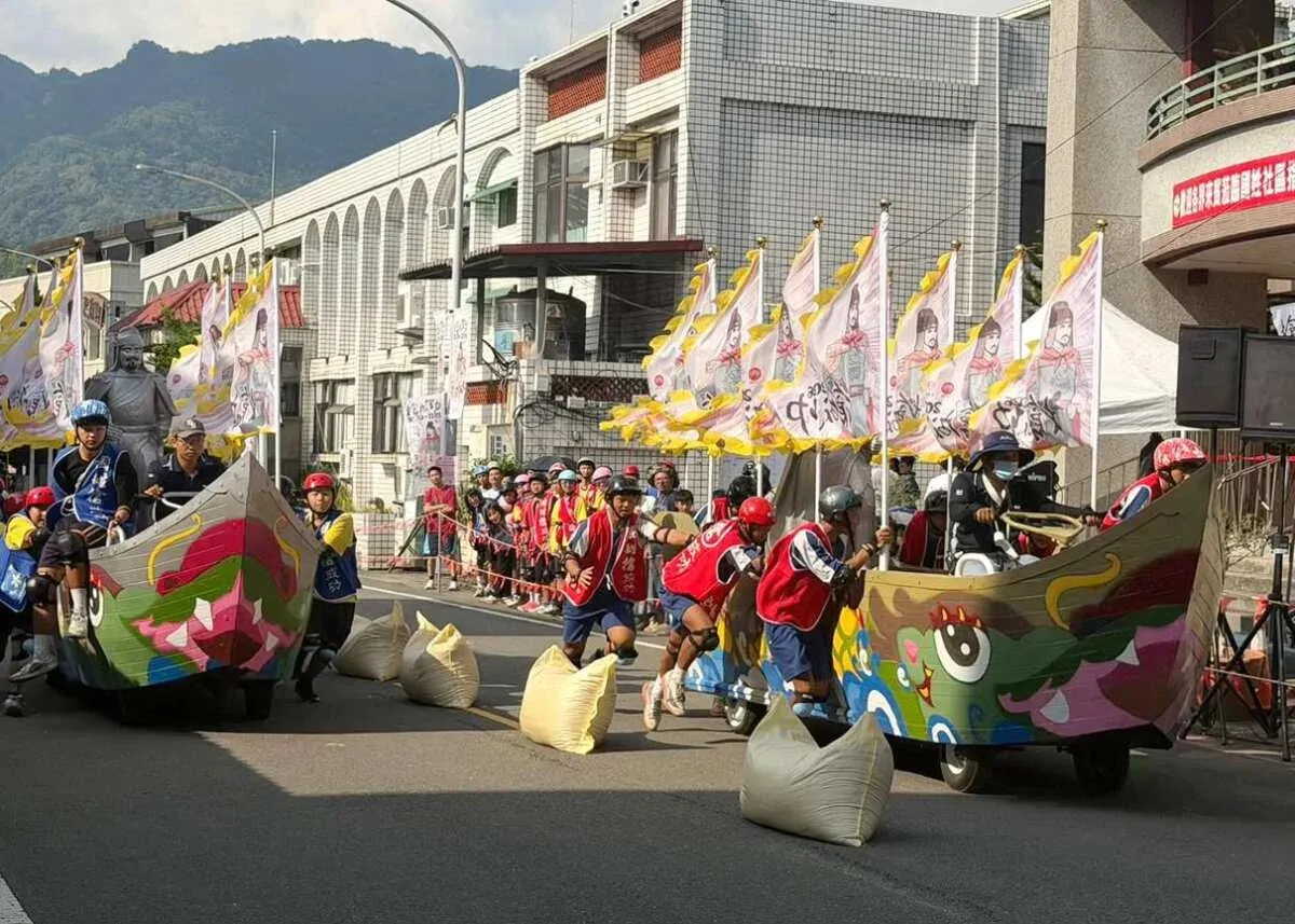 南投國姓搶成功登場 宮廟遶境百攤市集湧人潮 cover