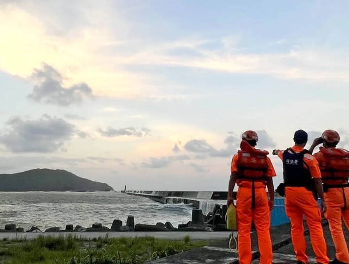海巡署籲北京勿藉颱風主張台海管轄權 cover