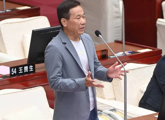 鍾小平批國民黨對抗路線錯誤，反而拉抬沈伯洋 cover