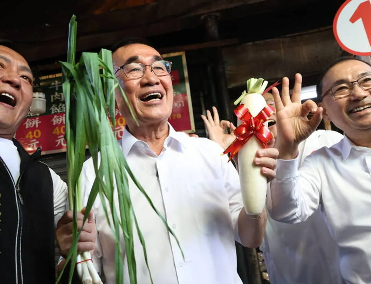 侯友宜首度合體李四川掃街盼接棒做更好 cover