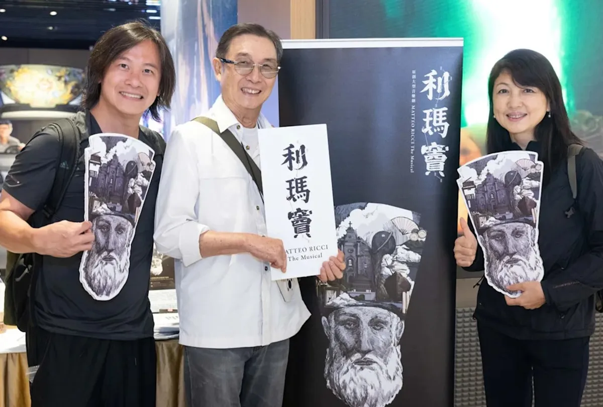 劉松仁拄杖畫面瘋傳 千字長文籲對我有信心 cover