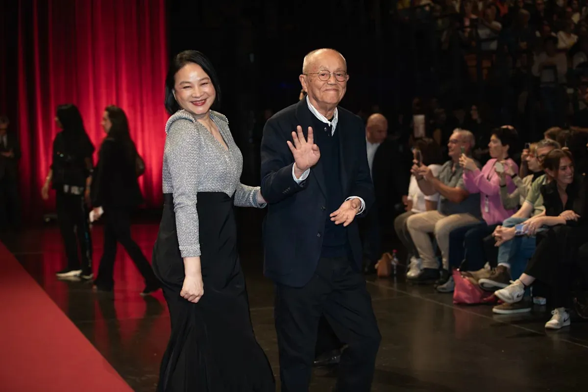 陸小芬萬米高空慶70歲 《桂花巷》修復版登盧米埃 cover