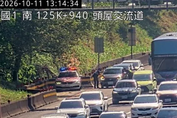 國慶收假日國道塞爆 國5北上壅塞、半日36起追撞事故 cover